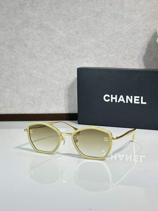 Picture of Chanel Sunglasses _SKUfw77364639fw